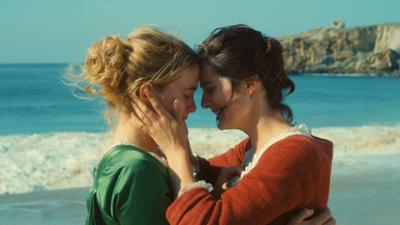 Porträt einer jungen Frau in Flammen