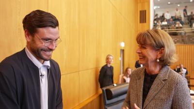 WDR aktuell: Das Rathaus-Experiment: Jonas Hector einen Tag im Kölner Rathaus WDR aktuell: Das Rathaus-Experiment: Jonas Hector einen Tag im Kölner Rathaus