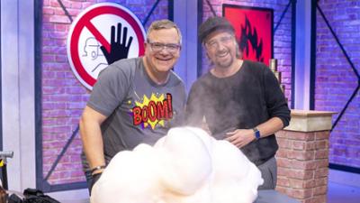 1, 2 oder 3: Elton lässt's krachen