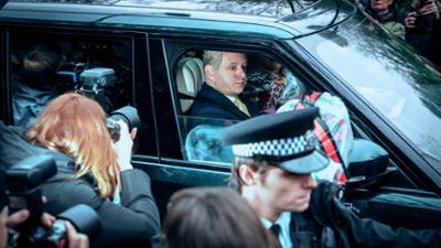 A Very Royal Scandal: Staffel 1, Folge 1: Ein Trojanisches Pferd