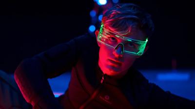 Alex Rider: Staffel 2, Folge 1: Surfen