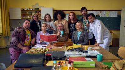 Andere Eltern: Staffel 3, Folge 1: Andere Eltern - die 1. Klasse Andere Eltern: Staffel 3, Folge 1: Andere Eltern - die 1. Klasse