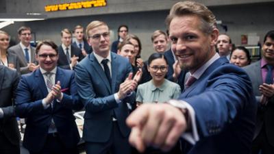 Bad Banks: Staffel 1, Folge 2: Folge dem Schrott