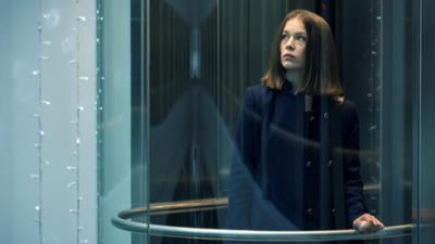 Bad Banks: Staffel 1, Folge 4: Alte Schulden 