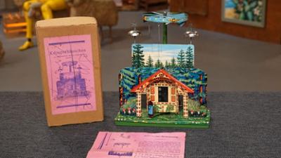 Bares für Rares: Staffel 2025, Folge 33: Hänsel, Gretel und das Blech-Knusperhäuschen