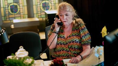 Beyond Paradise: Staffel 1, Folge 4: Kornkreise