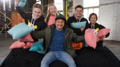 Checkpoint: Autocrash, Kissenschlacht und Raketen