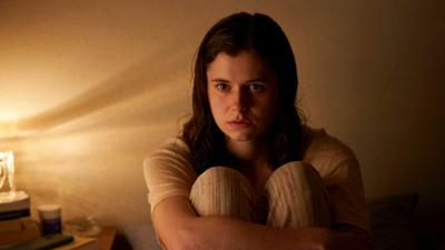 Conversations with Friends: Staffel 1, Folge 9: Kaltes Wasser