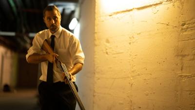 Crossfire - Tod in der Sonne: Staffel 1, Folge 2: Widerstand