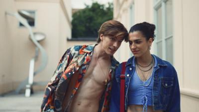 Crystal Wall: Staffel 1, Folge 2: Der Job