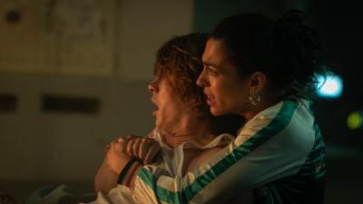 Crystal Wall: Staffel 1, Folge 1: Blut auf Gold