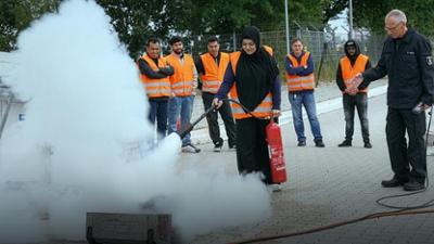 Das fahrende Klassenzimmer: Staffel 1, Folge 2: Brand im Bus: Ernstfall für Busfahrer