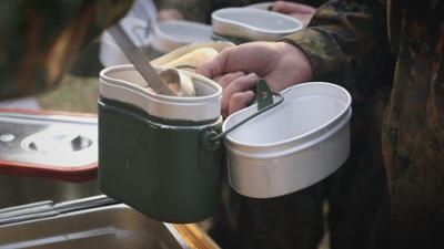 Das war dann mal weg: Staffel 1, Folge 6: Henkelmann, Hawaii-Toast & Co.