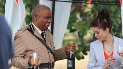 Death in Paradise: Staffel 5, Folge 2: Die Smaragdinsel Death in Paradise: Staffel 5, Folge 2: Die Smaragdinsel