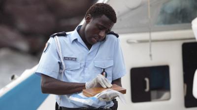 Death in Paradise: Staffel 1, Folge 6: Tropisches Fieber 