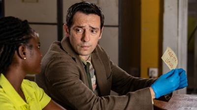 Death in Paradise: Staffel 12, Folge 2: Der Weihnachtsgeist - Teil 2