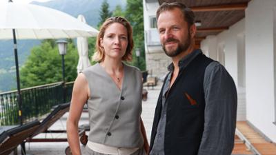 Der Geier: Staffel 1, Folge 1: Die Tote mit dem falschen Leben