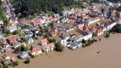 Die 2000er - Jahrzehnt der Spaltung: Staffel 1, Folge 2: 00 - 004: Naturgewalt und Nipplegate