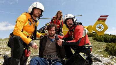 Die Bergretter: Staffel 15, Folge 1: Unter Verdacht (1)
