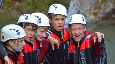 Die Jungs-WG: Sommer. Sonne. Elternfrei.: Staffel 1, Folge 7: Canyoning-Abenteuer beim Wasserfall