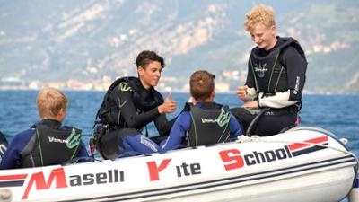 Die Jungs-WG: Sommer. Sonne. Elternfrei.: Staffel 1, Folge 18: Gutes Wetter zum Kitesurfen