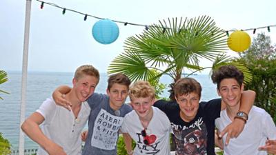 Die Jungs-WG: Sommer. Sonne. Elternfrei.: Staffel 1, Folge 1: Los geht's am Gardasee!