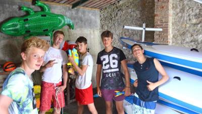 Die Jungs-WG: Sommer. Sonne. Elternfrei.: Staffel 1, Folge 3: Rudern im Bootshaus