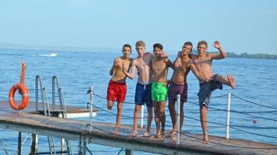 Die Jungs-WG: Sommer. Sonne. Elternfrei.: Staffel 1, Folge 14: Mädchen-Flirt in der WG