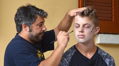 Die Jungs-WG: Sommer. Sonne. Elternfrei.: Staffel 1, Folge 13: Zombie-Verwandlung