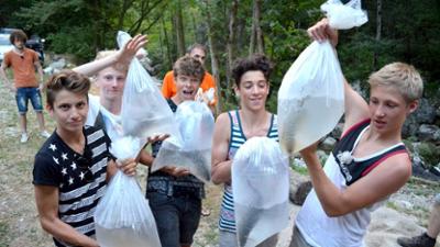 Die Jungs-WG: Sommer. Sonne. Elternfrei.: Staffel 1, Folge 6: Müll und Chaos in der Villa