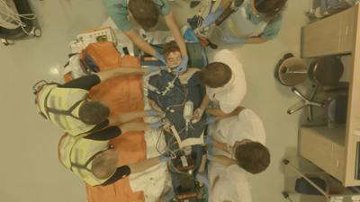 Die Lebensretter von Murnau: Staffel 1, Folge 1: 8-Jähriger nach Crash im Schockraum