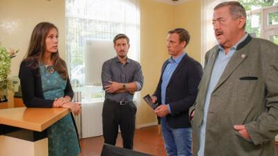 Die Rosenheim-Cops: Staffel 18, Folge 1: Ein edles Motiv
