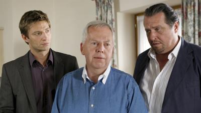 Die Rosenheim-Cops: Staffel 9, Folge 16: Urlaubsreise in den Tod