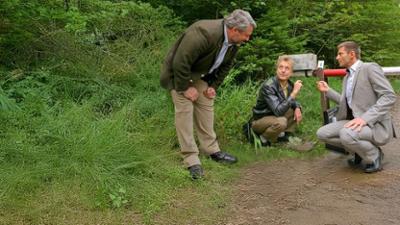 Die Rosenheim-Cops: Staffel 15, Folge 13: Tod am Schlagbaum