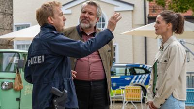 Die Rosenheim-Cops: Staffel 26, Folge 2: Ufos und Umzugspläne