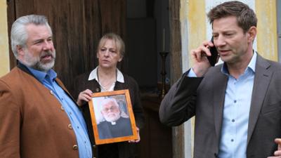 Die Rosenheim-Cops: Staffel 23, Folge 9: Kein toter Pfarrer
