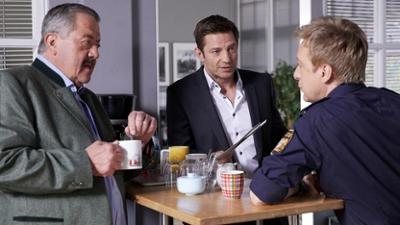 Die Rosenheim-Cops: Staffel 22, Folge 16: Ein Date auf Umwegen