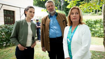 Die Rosenheim-Cops: Staffel 25, Folge 15: Zwei Koffer aus Berlin