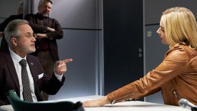 Die Rosenheim-Cops: Staffel 21, Folge 5: Eine ganz besondere Aufnahme Die Rosenheim-Cops: Staffel 21, Folge 5: Eine ganz besondere Aufnahme