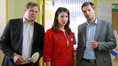 Die Rosenheim-Cops: Staffel 10, Folge 25: Hochzeit mit Hindernissen Die Rosenheim-Cops: Staffel 10, Folge 25: Hochzeit mit Hindernissen
