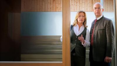 Die Rosenheim-Cops: Staffel 16, Folge 10: Viel zu viele Noten