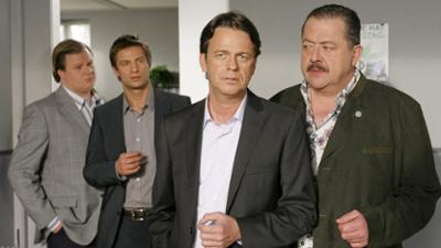 Die Rosenheim-Cops: Staffel 9, Folge 1: Eine Nacht mit Folgen