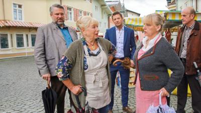 Die Rosenheim-Cops: Staffel 17, Folge 15: Klappe zu, Marktfrau tot