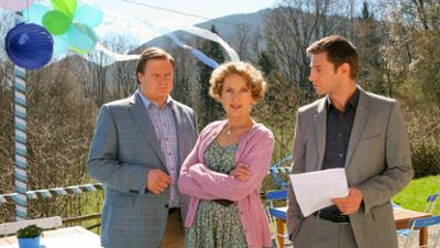 Die Rosenheim-Cops: Staffel 13, Folge 10: Tod beim Gaupreisplatteln