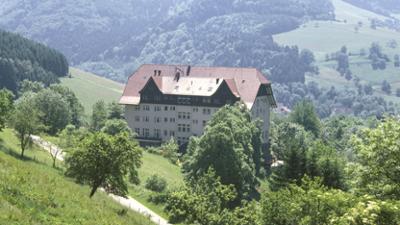 Die Schwarzwaldklinik: Staffel 1, Folge 2: Die Heimkehr (2)