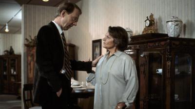 Diese Drombuschs: Staffel 2, Folge 2: Das Loch im System