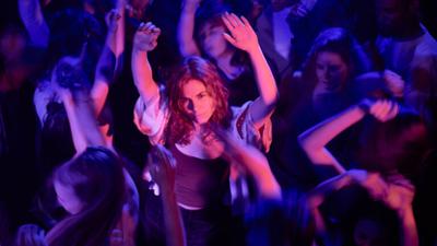 Don't Fall, Dance: Staffel 1, Folge 1: Hier kommt Emma Maas