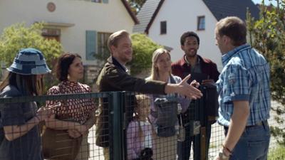 Doppelhaushälfte: Staffel 1, Folge 1: Chancengleichheit