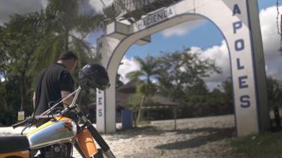 Escobar – Mein Vater, der Drogenbaron: Staffel 2023, Folge 3: Tiefer Fall Escobar – Mein Vater, der Drogenbaron: Staffel 2023, Folge 3: Tiefer Fall