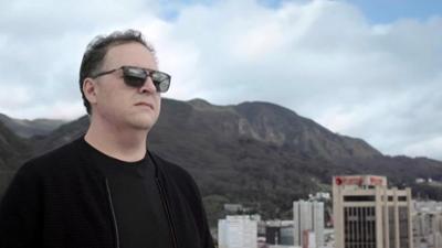 Escobar – Mein Vater, der Drogenbaron: Staffel 2023, Folge 1: Verfolgung Escobar – Mein Vater, der Drogenbaron: Staffel 2023, Folge 1: Verfolgung